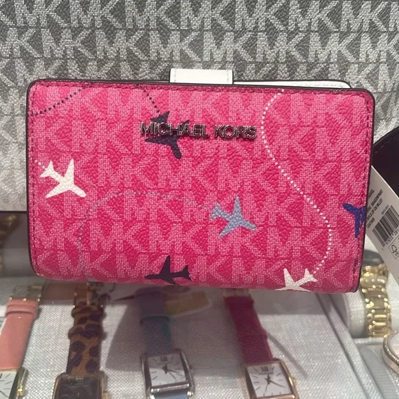 Michael Kors Jet Set Travel Md Printed Signature Logo Bi-Fold Wallet
Dragonfruit - Picture 15 of 16